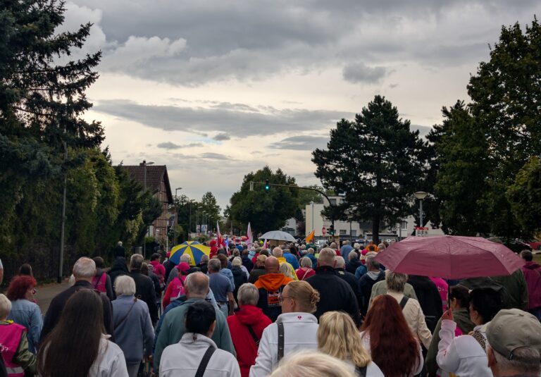 Mehr als 1.000 Menschen kämpfen für den Erhalt des St.-Elisabeth-Krankenhauses